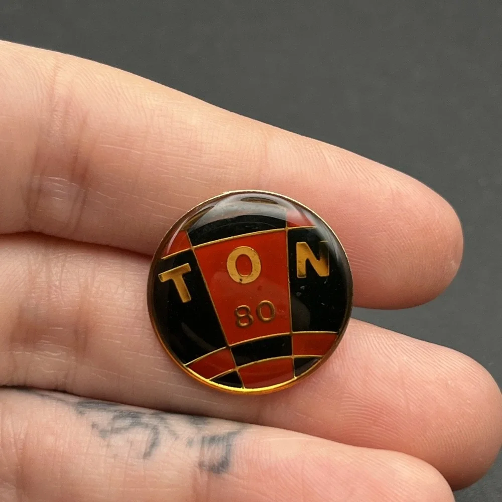 Darts‎ Ton 80 Lapel Hat Pin